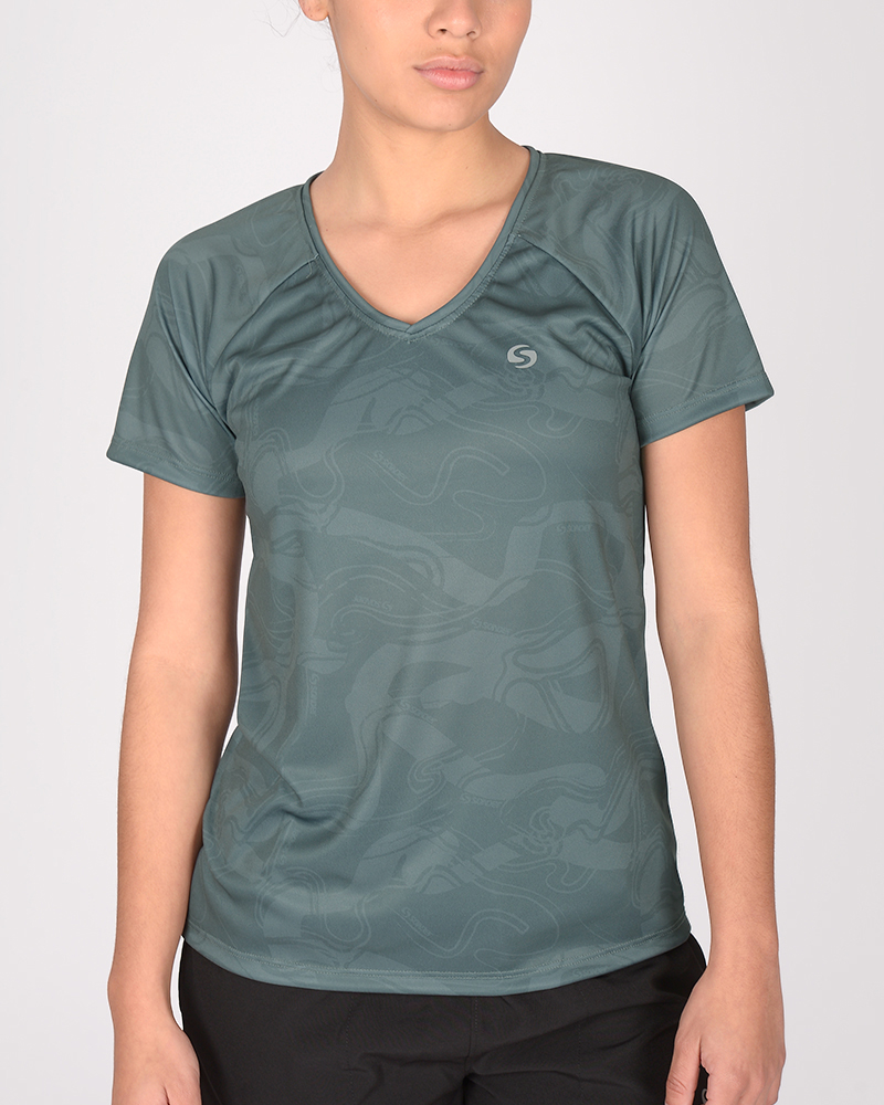Remera de poliéster NEODRY estampado Rastro Verde